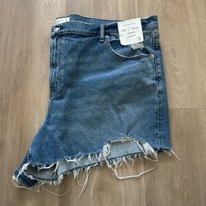 A&F - High Rise 4" Mom Short